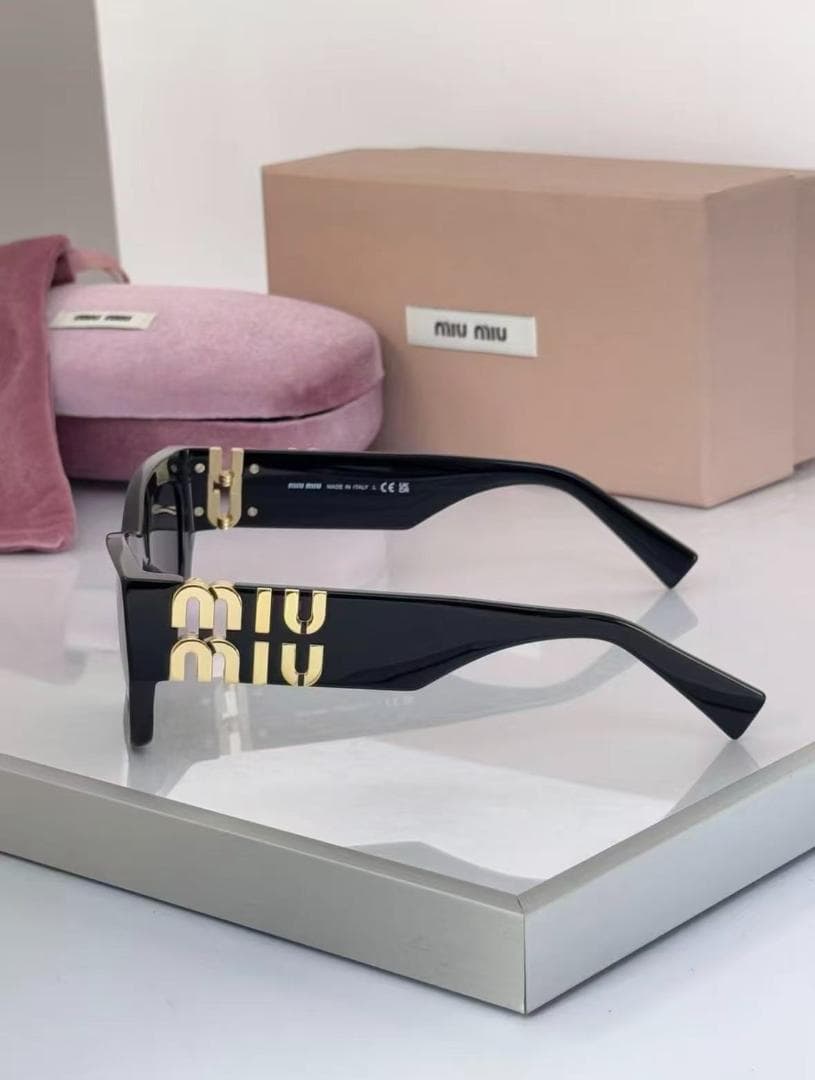 miu miu ブラック スクエアフレーム サングラス