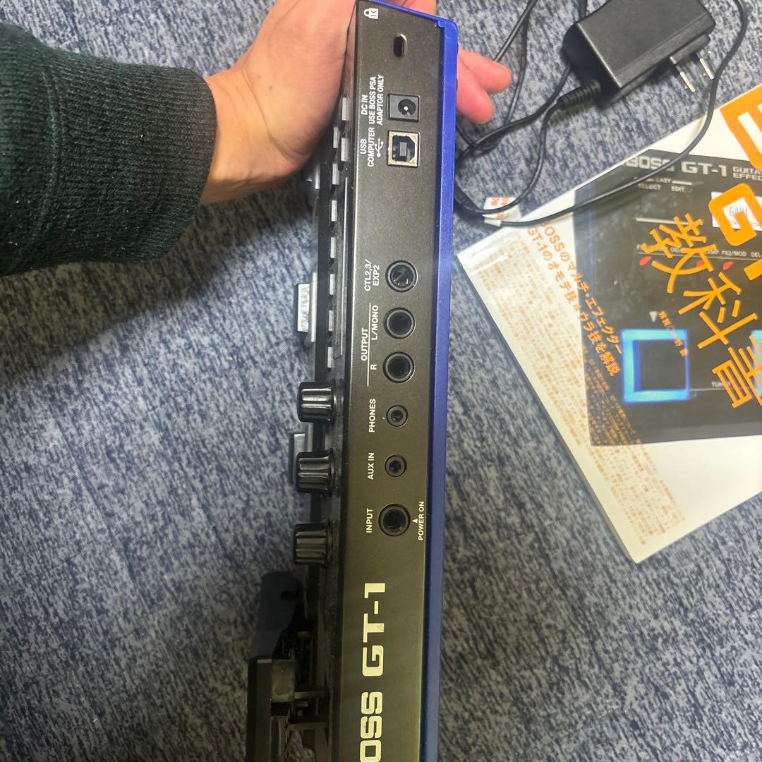 BOSS GT-1 ギターエフェクター、アダプター、教科書