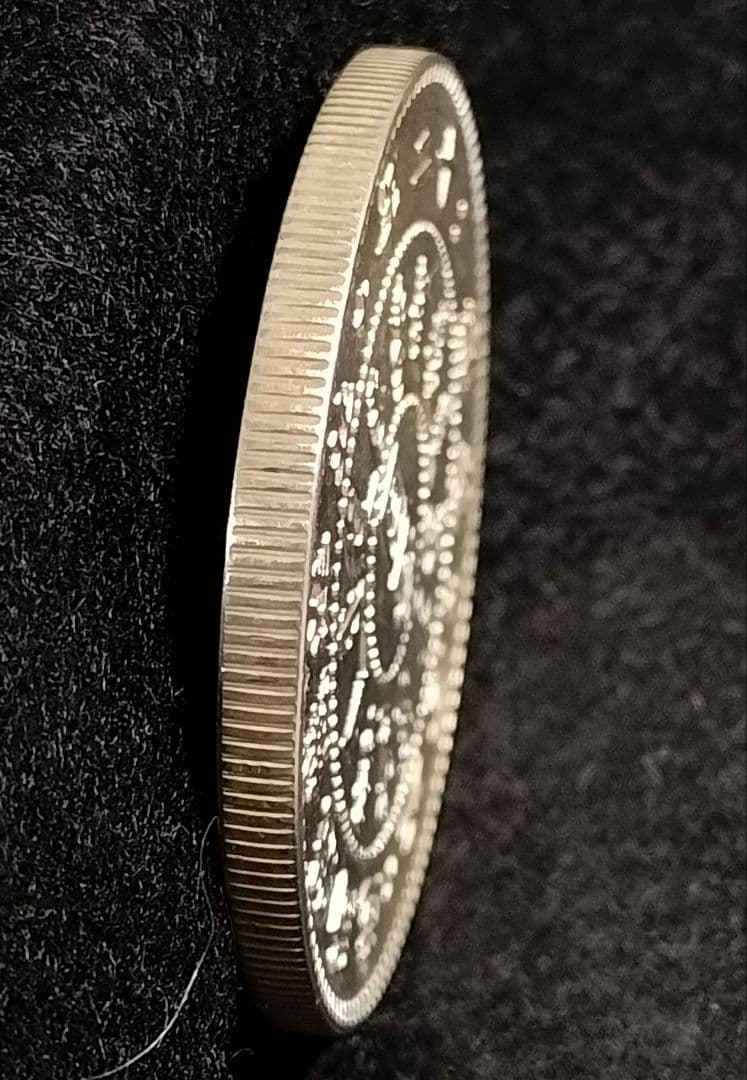 明治10年貿易銀目方約27.1g 銀含有率約90% 古銭近代一圓 - メルカリ