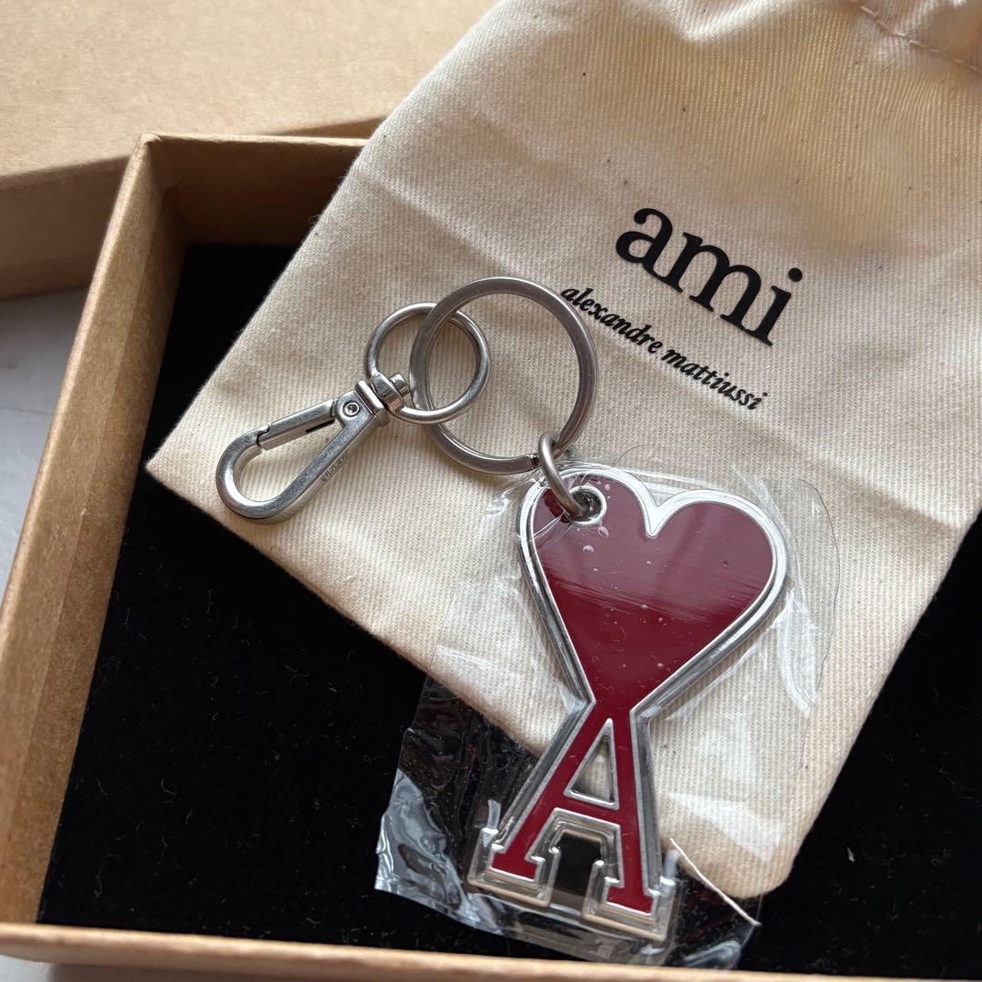 【新品未使用】AMI PARIS アミ ロゴチャーム キーリング 楽天市場】AMI Paris キーホルダー アミ パリス ロゴチャーム