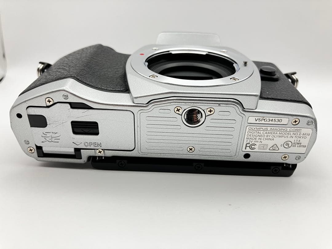 OLYMPUS OM-D E-M10 ミラーレス一眼カメラ シャッター9629回 - メルカリ