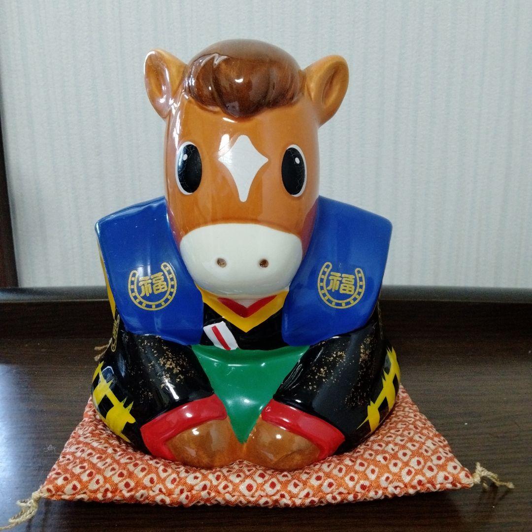 レア】JRA 日本中央競馬会 ターフィー 貯金箱 座布団付き - メルカリ