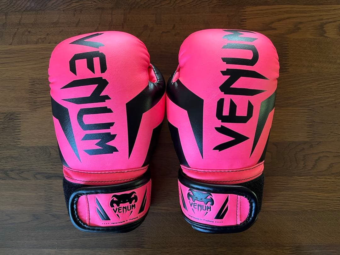 VENUM ボクシンググローブ ピンクS - メルカリ