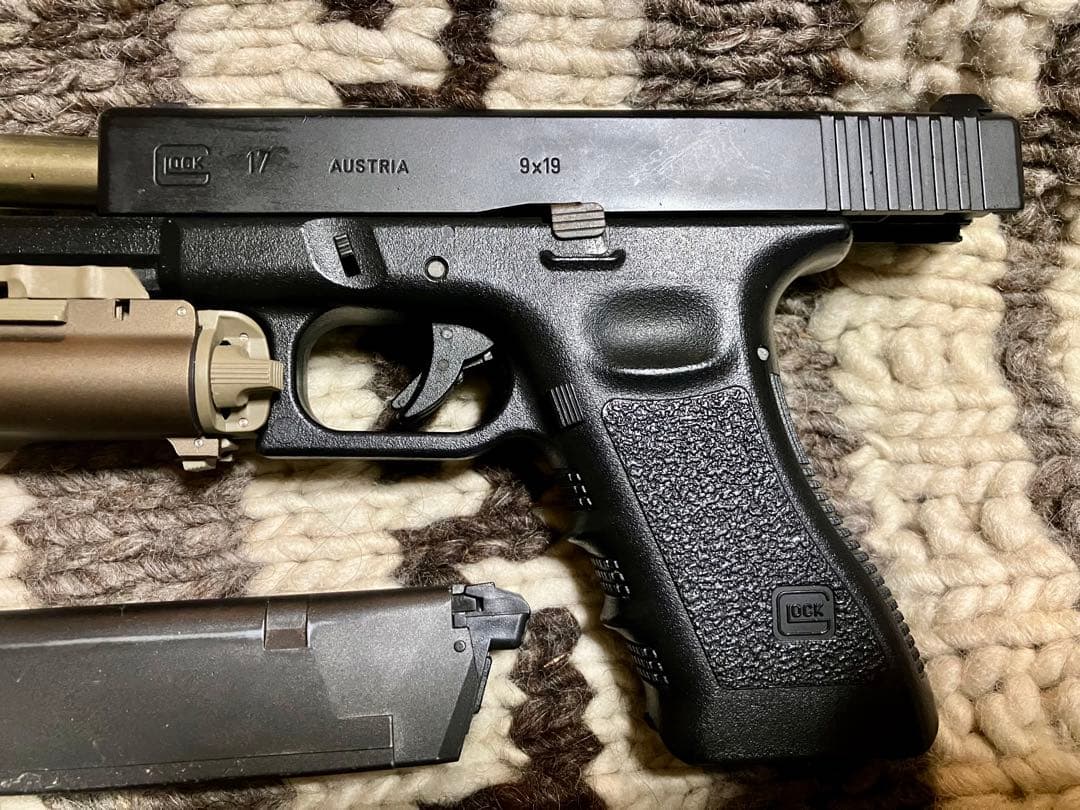 東京マルイ　ガスブローバックハンドガン　グロック17 gen3 カスタム　中古