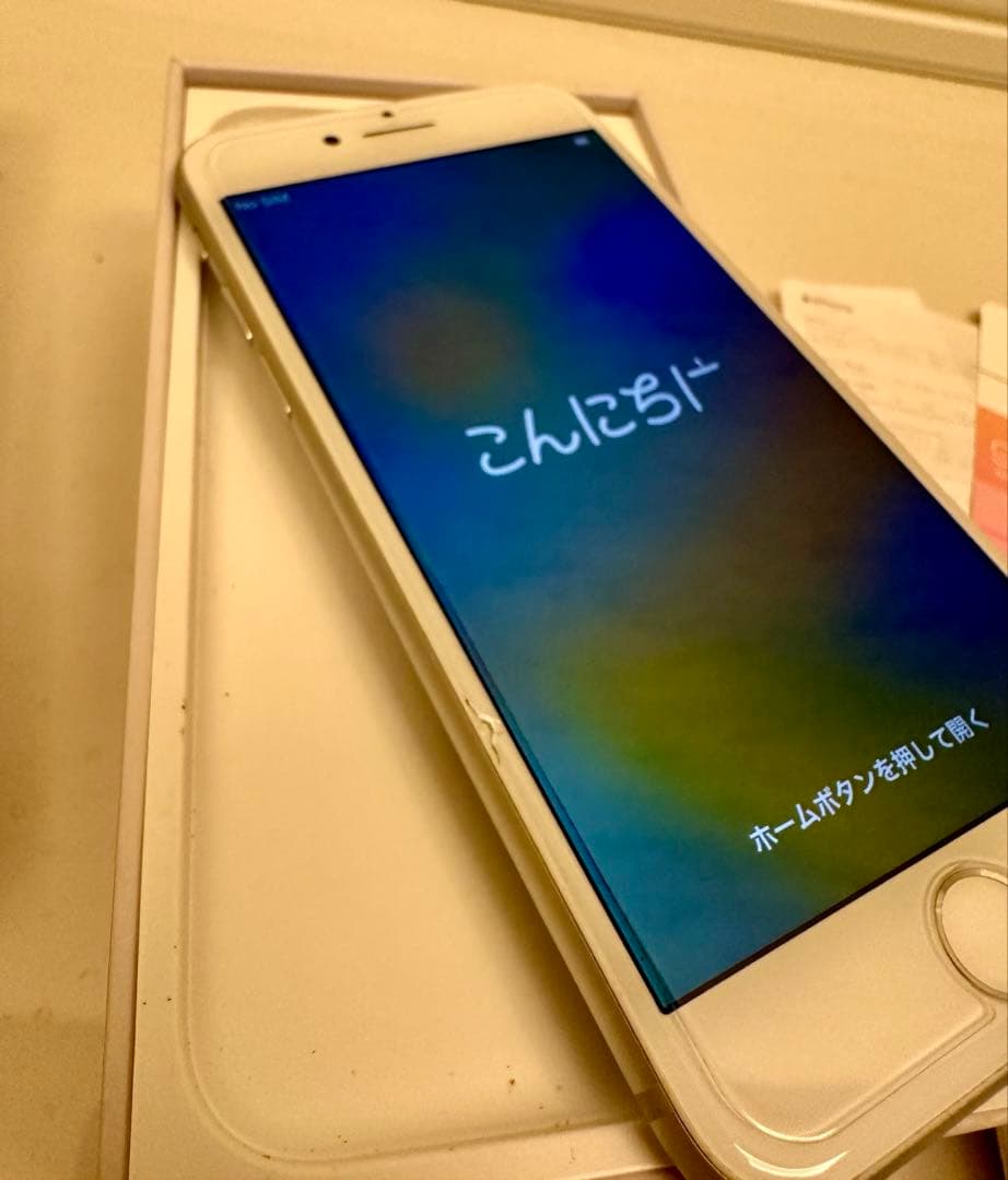 Apple iPhone 8本体 64GBシルバー白色☆箱付き美品イヤフォン新品