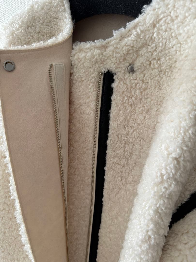 美品！リバーシブルボアショートコートホワイトレザーエコファー