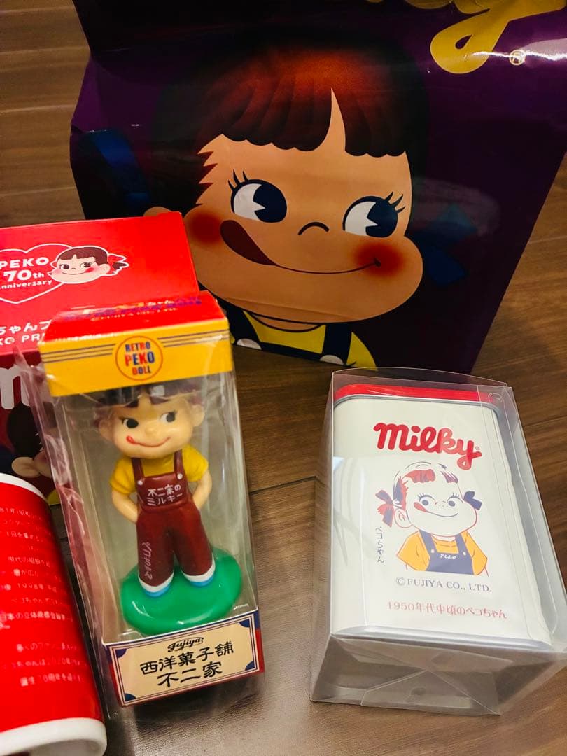 超激レア 限定 2021年 福袋 不二家 レトロペコちゃん 70周年マグ 白缶