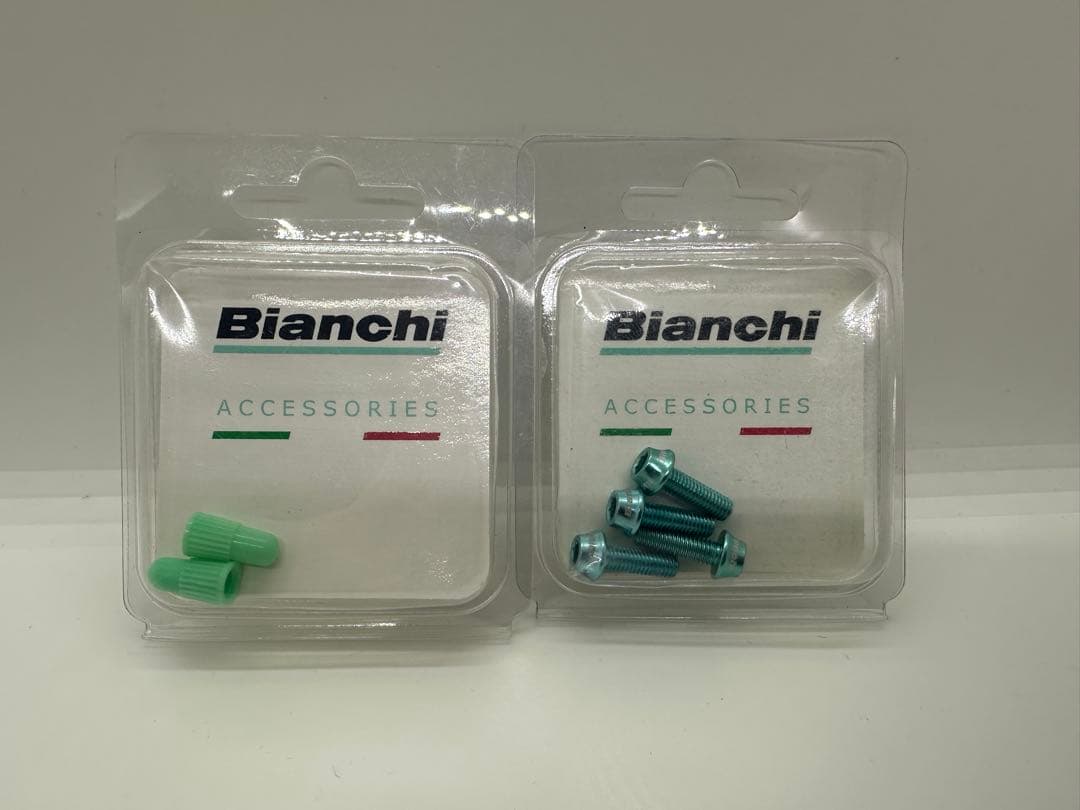 Bianchi カーボンボトルケージ2個・サドルバック・ボルトセット