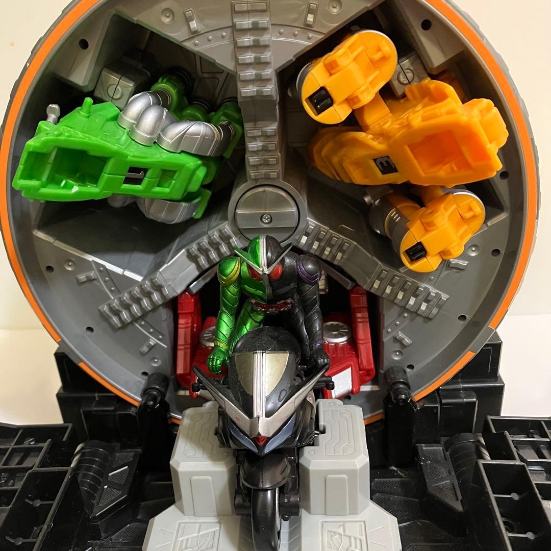 仮面ライダーW 回転換装ベース DXリボルギャリー - メルカリ