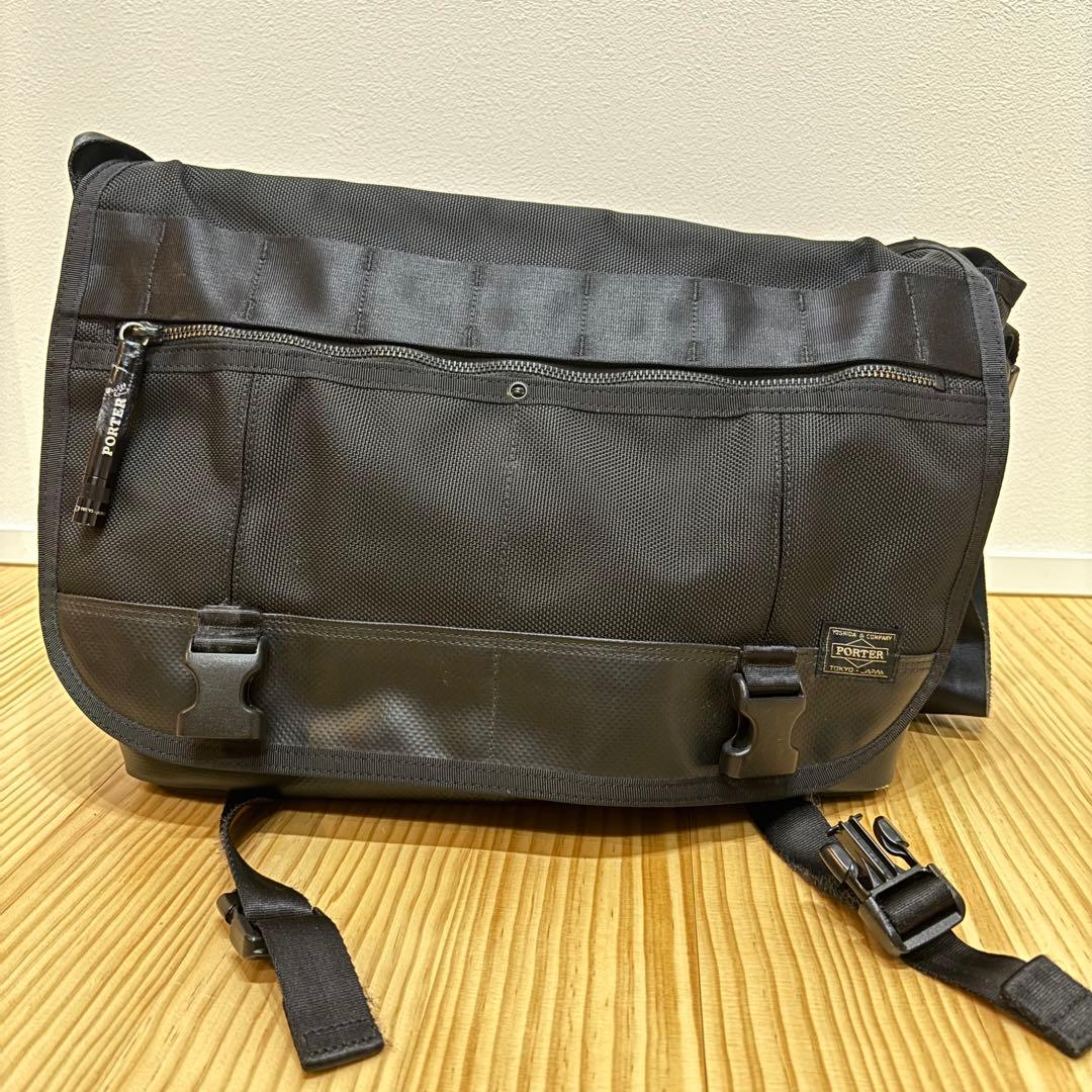 PORTER メッセンジャーバッグ ブラック 吉田カバン HEAT HEAT(ヒート) SHOULDER BAG | 吉田カバンホームページ | YOSHIDA & Co.