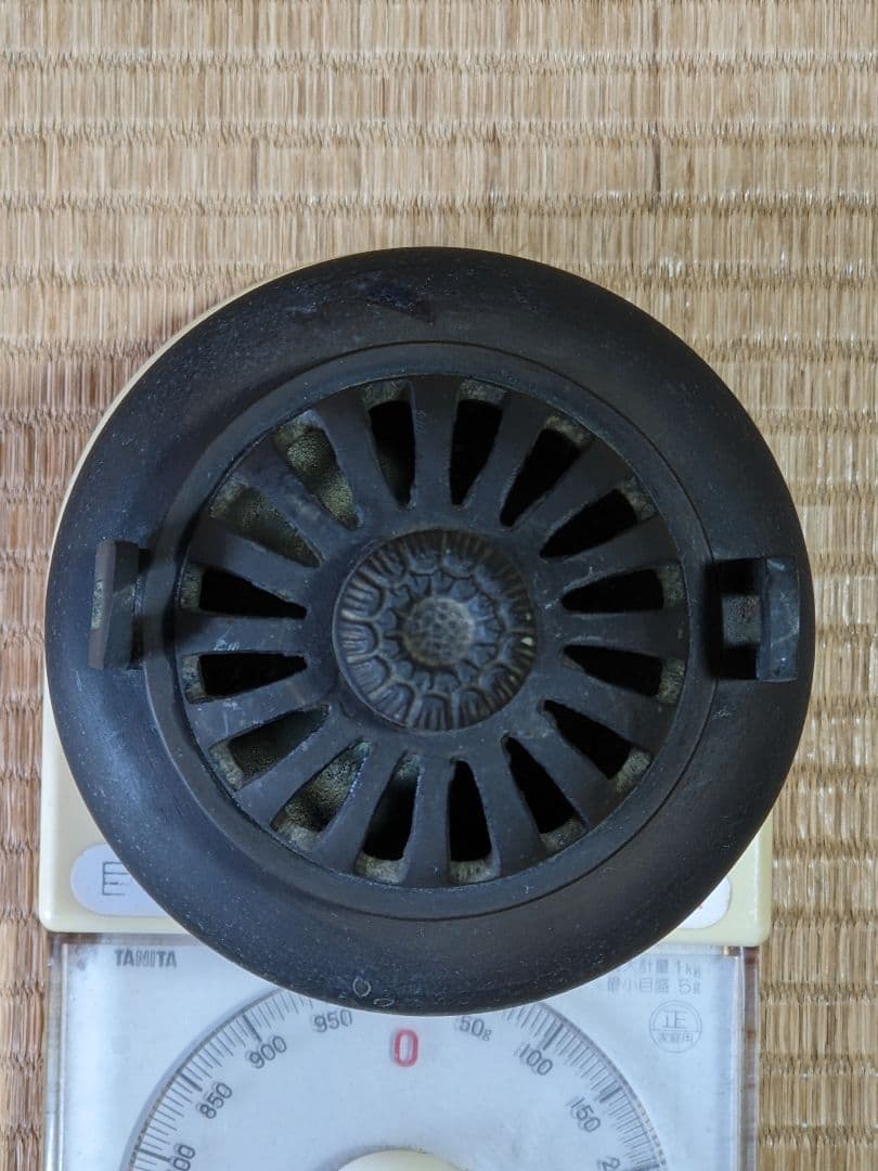 ♢高岡銅器 透し火屋蓋 袴形 三足香炉 銅器 唐金 香道具 置物 飾り