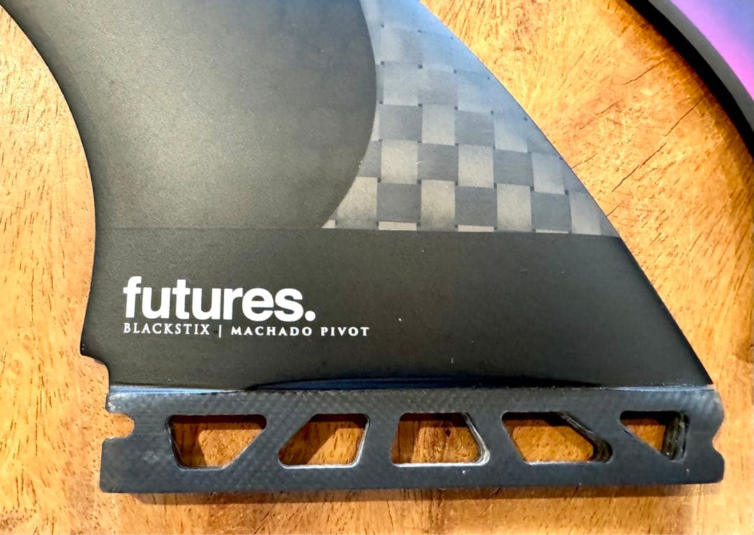 新品未使用 トライフィン futures Machado PIVOT - メルカリ