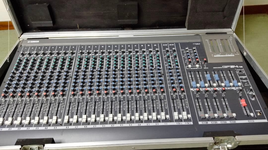 ヤマハGF24/12　特注ハードケース入り。 YAMAHA：'60sSG-2用ハードケース