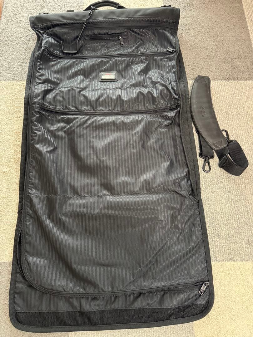 TUMI ブラック ナイロン ガーメントバッグ ガーメントケース - メルカリ
