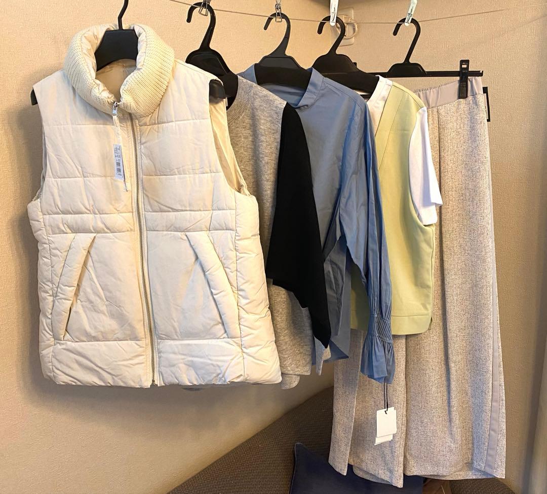 4点 AMD Ryzen 7 7700X 8コアZen 4デスクトップCPUがカメラに向かって