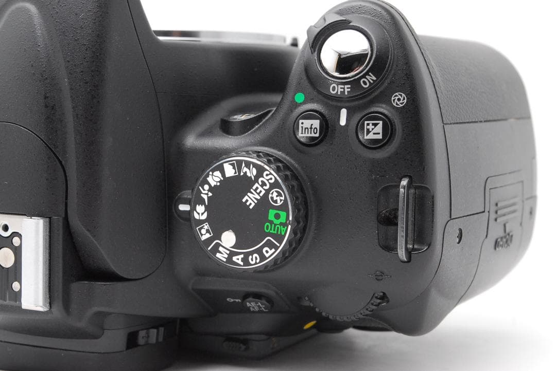 Nikon D5000 スマホ転送 自撮り バリアングル液晶 動画対応 卒業