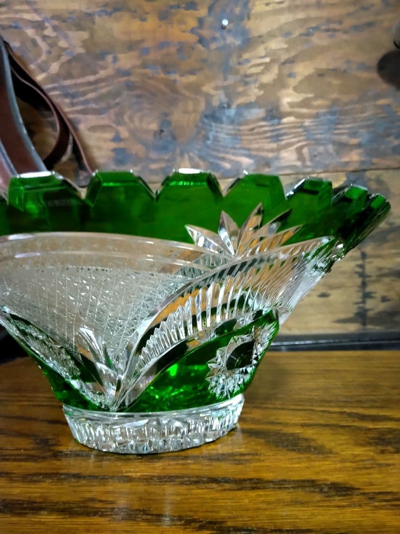 旧東ドイツ製 ドレスデンクリスタル 切子グリーン Lausitzer Glas