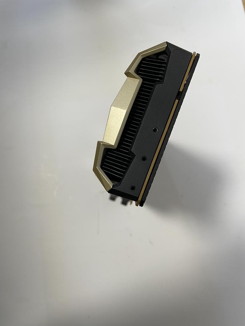 美品TITAN V 12GB HBM2 (V100と同等コア ) - メルカリ