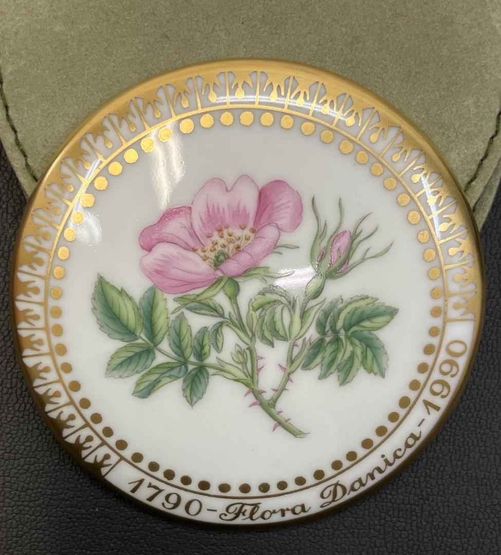 【貴重】ロイヤルコペンハーゲン フローラダニカ　200周年記念　手鏡 ロイヤルコペンハーゲン フローラ ダニカ デミタス カップ＆ソーサー