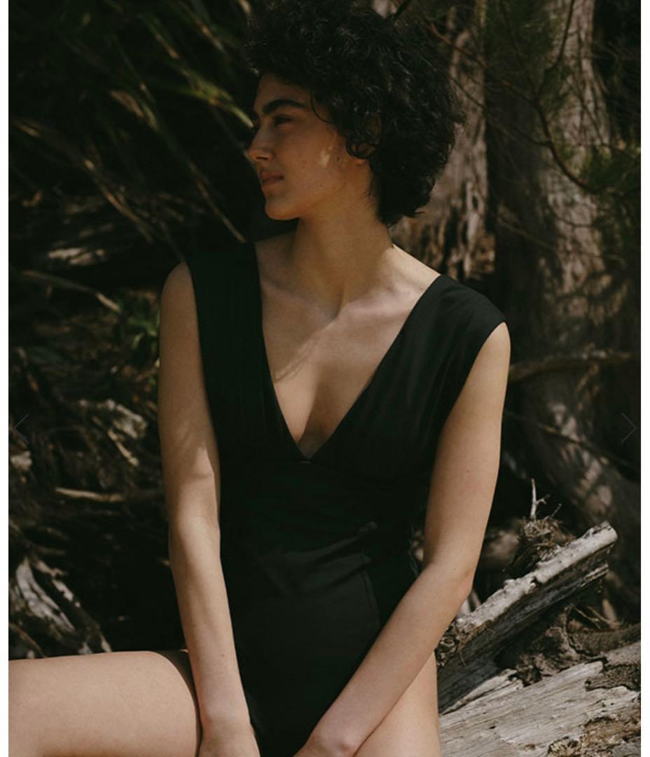 お値下げ！新品ETRETOKYO×ALEXIASTAM Vカットバストギャザー