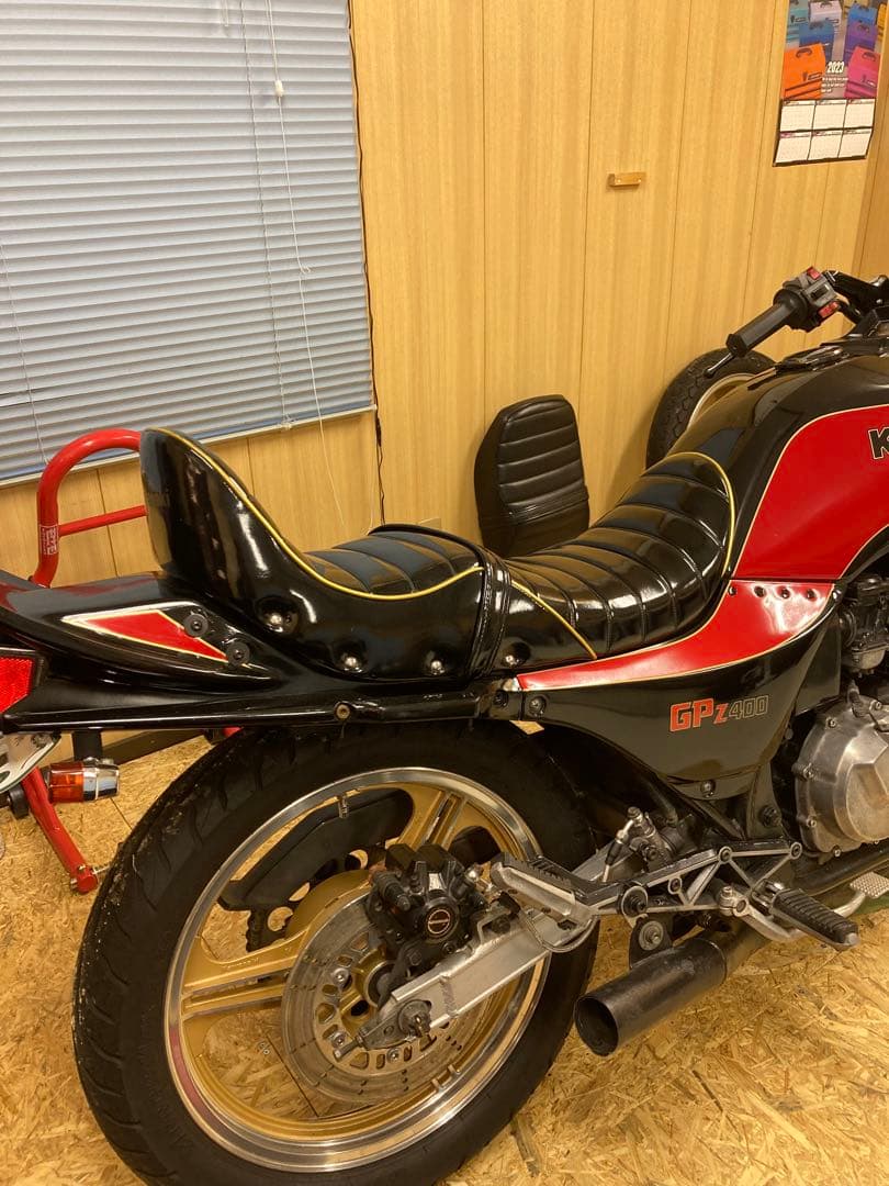 toshi様専用 gpz400f チョビ三段シート - メルカリ