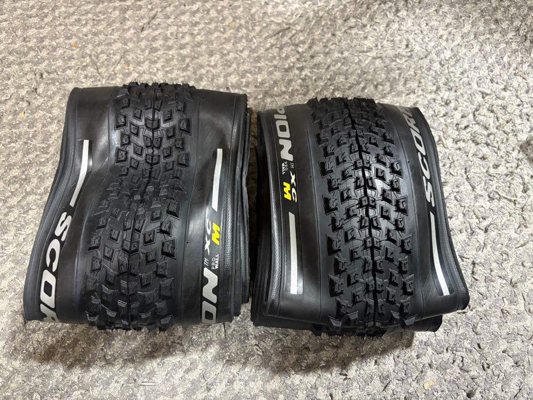 PIRELLI SCORPION XC M PRO WALL 29インチ TLR PIRELLI Tire Scorpion Race XC M 29 x 2.40 | ProWall TLR black / yellow