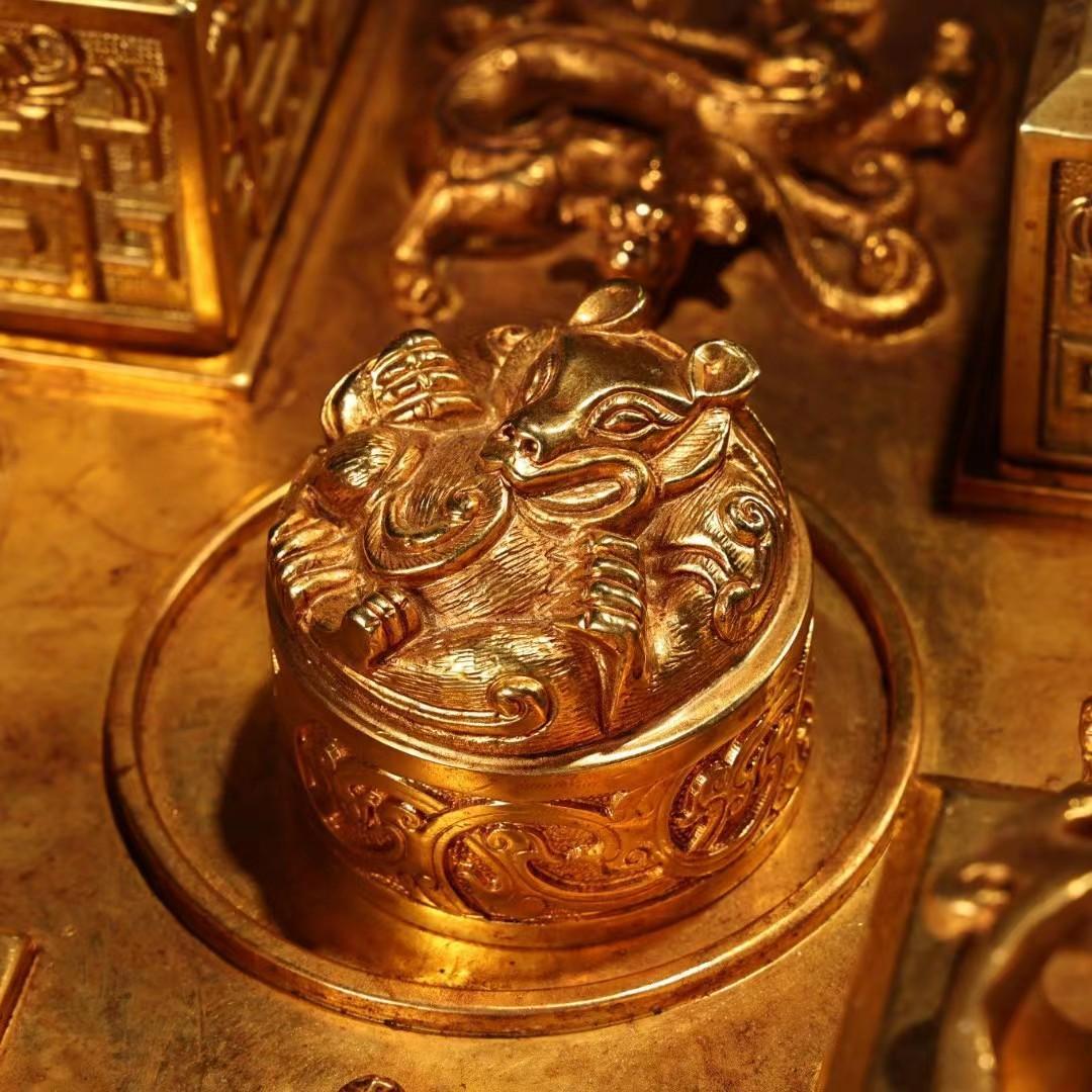 中国古美術・旧蔵鏨刻鎏金の鳳印章と玉璽のセット・純銅製・高浮彫り