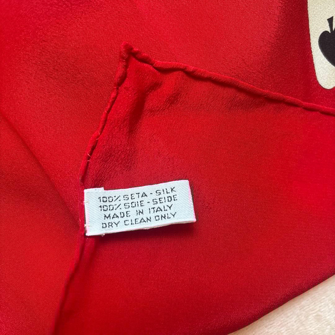 CHANEL 赤トランプ柄シルクスカーフ - メルカリ