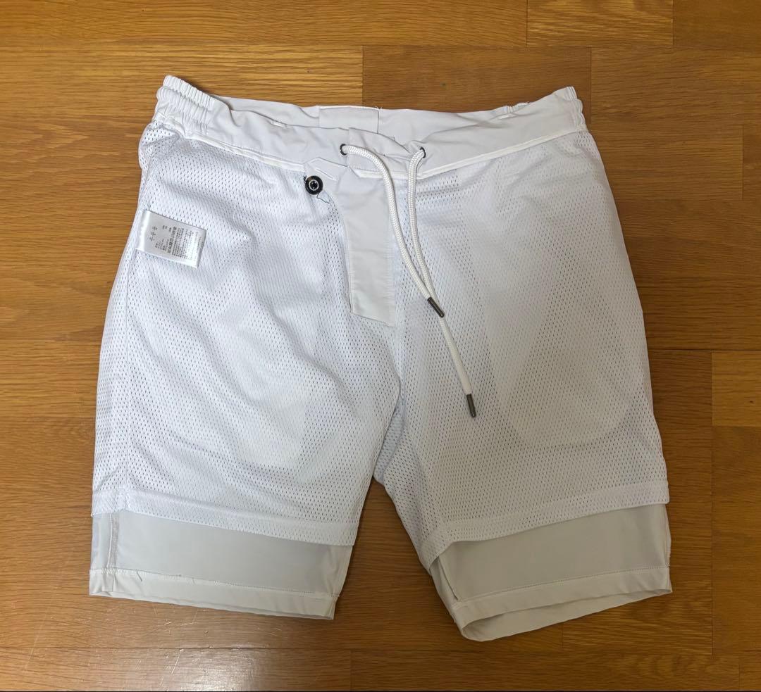 ウノピゥウノウグァーレトレ リラックス ポロシャツとパンツ 2点