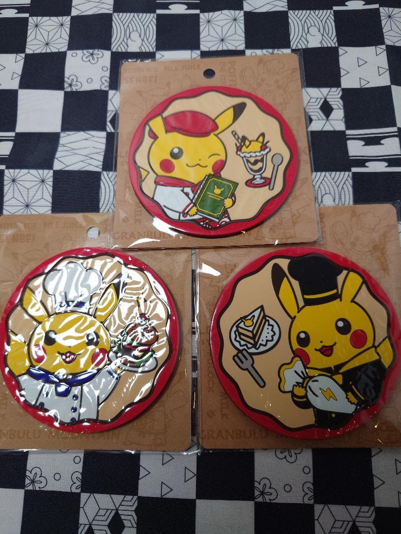 ポケモンカフェ　ピカチュウ　タンブラーとコースター（3枚）セット