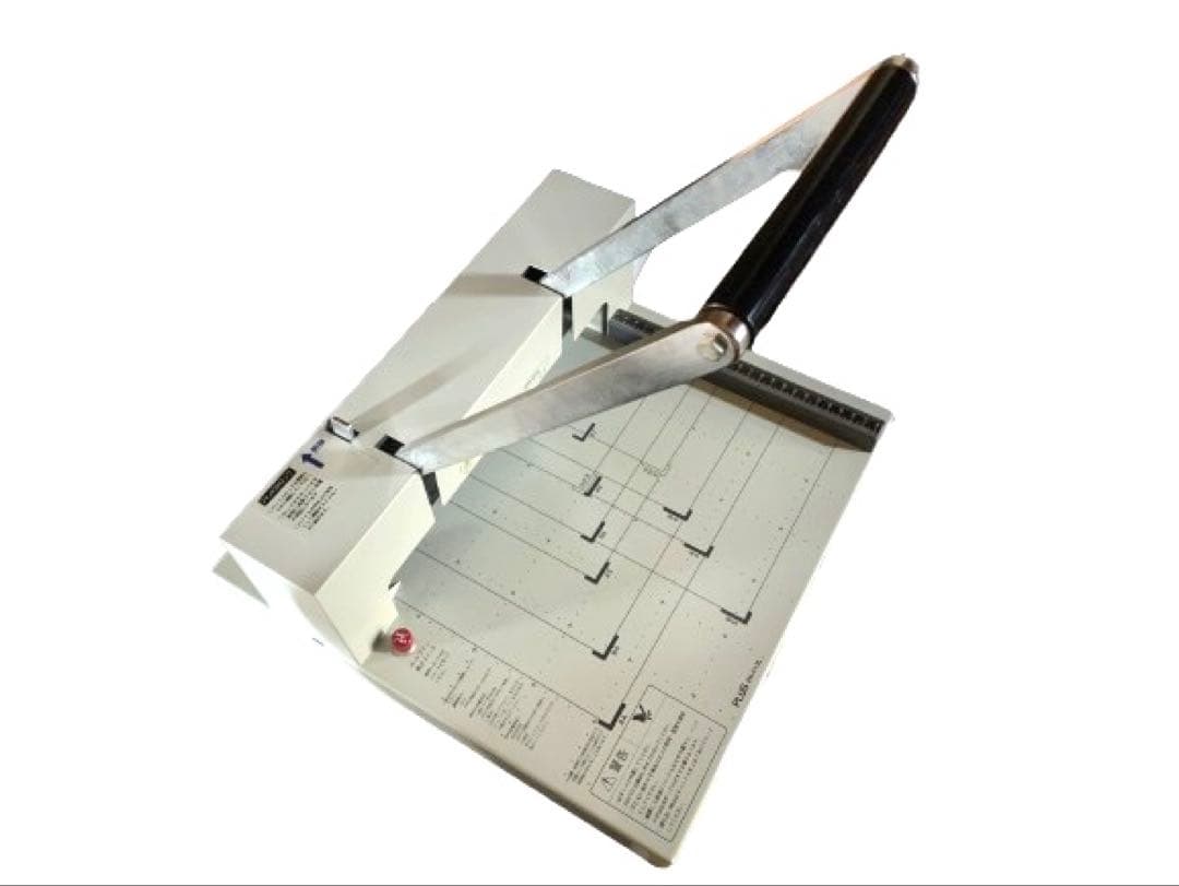 【稼働】PLUS プラス 手動断裁機 PK-513L Amazon | プラス 断裁機 PK-513L 裁断幅A4タテ 26-106 | 裁断機・替刃