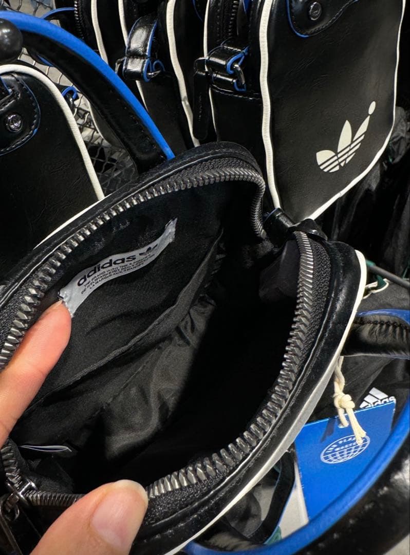新品Adidas BLUE VERSION ボウリングバッグ IJ5996 - メルカリ