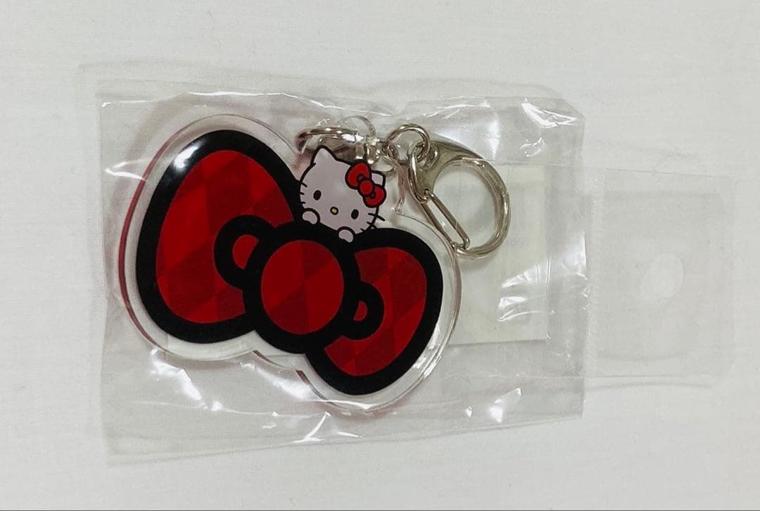 浦和レッズ ハローキティ コラボ アクリルキーホルダー - メルカリ