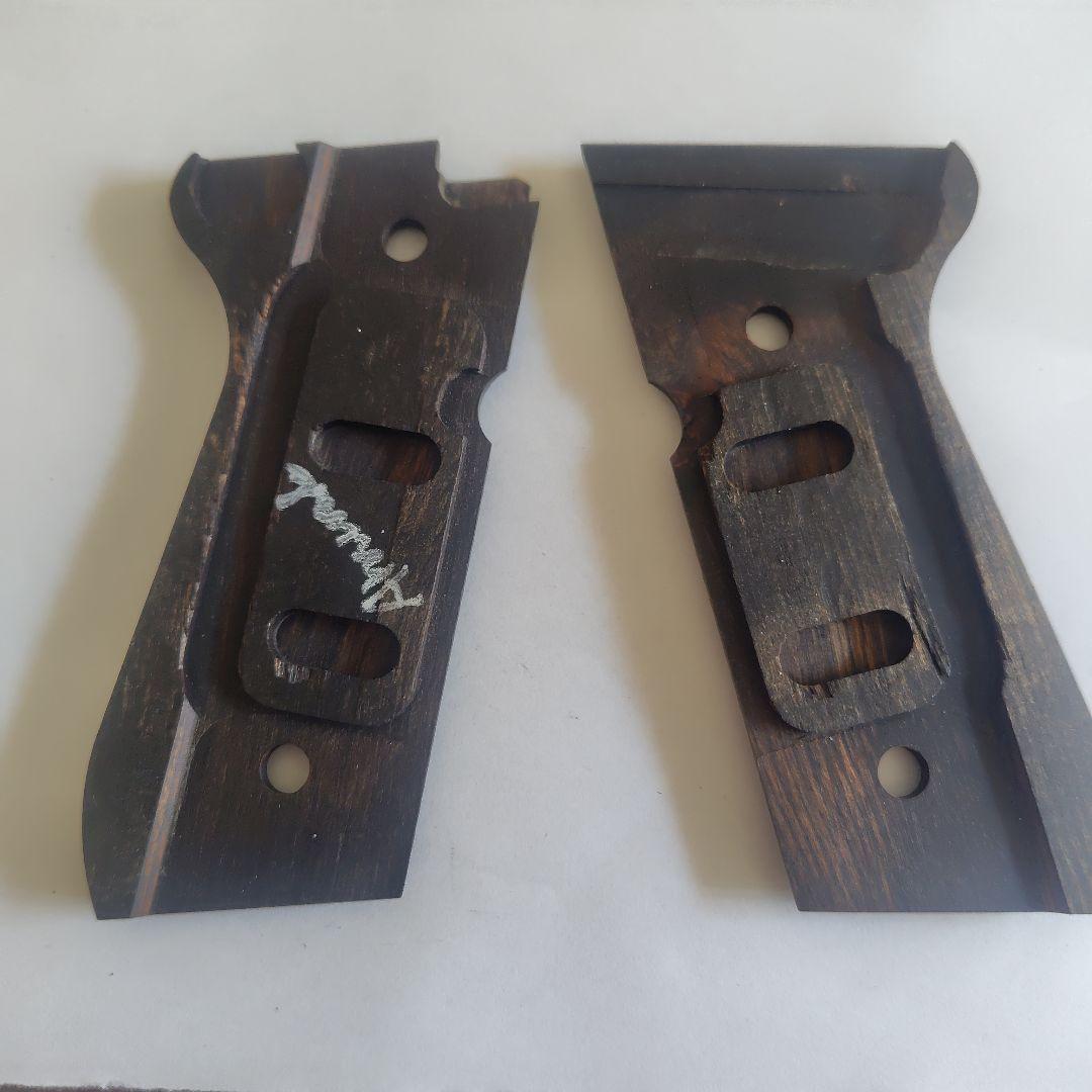 木製グリップ 　キムアーレンズ　ベレッタ Amazon | BERETTA ベレッタ 純正 M92FS用木製グリップ 左右 QQ_E00751