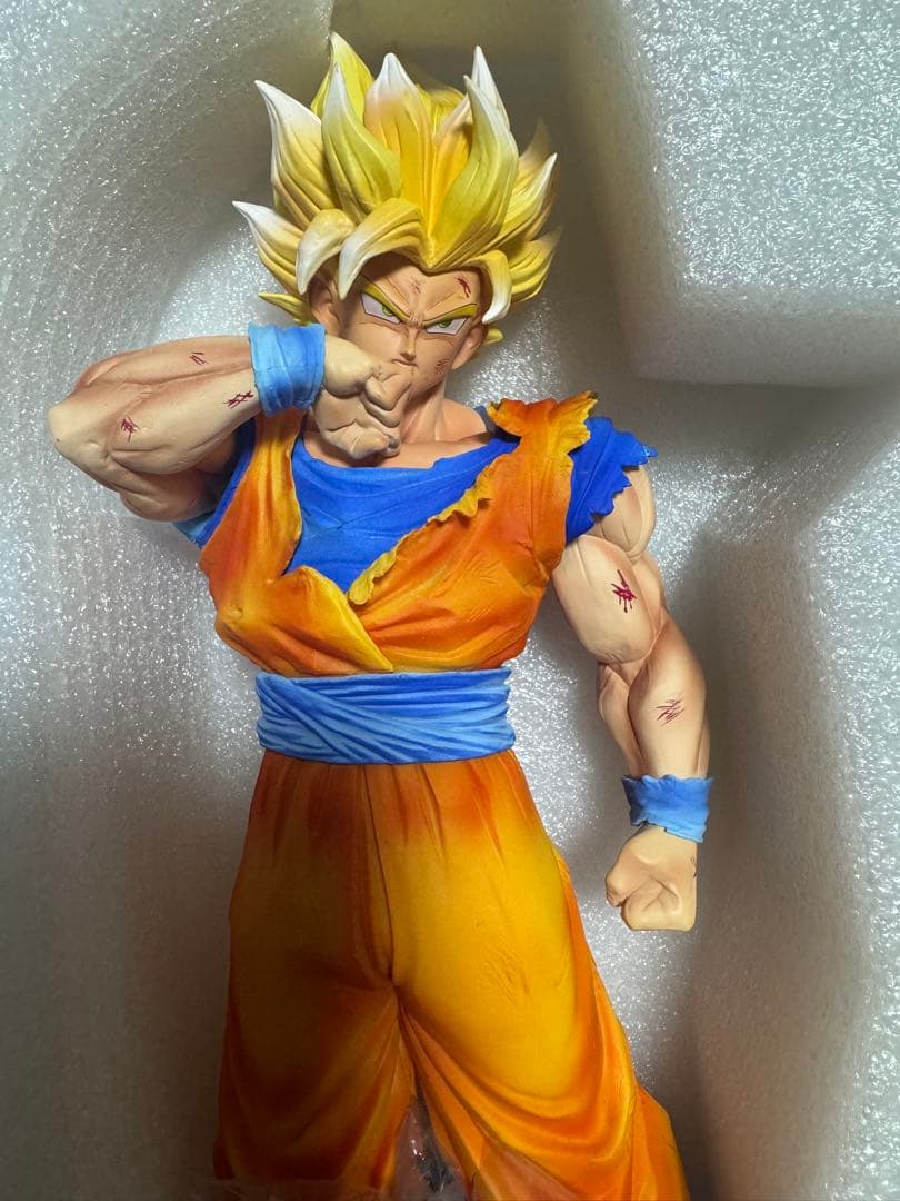 ドラゴンボールZ 孫悟空 超サイヤ人2 フィギュアLED台座付き PVC製