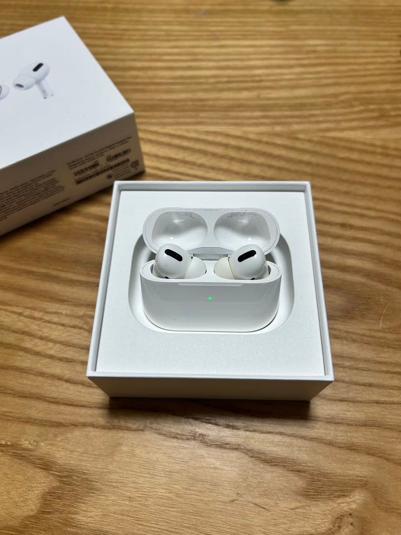 Apple AirPods 本体(箱、付属品あり)※左耳ノイズあり Apple 「訳あり品-外装箱傷あり」新品 AirPods Pro 第2世代 MQD83J/A