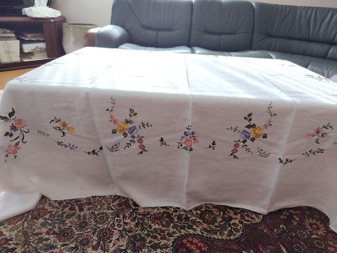 白色地花柄刺繍 テーブルクロスハンドメイドビンテージ