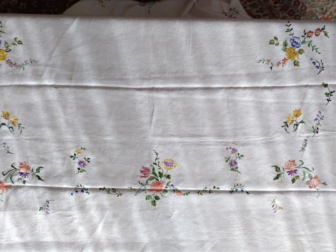 白色地花柄刺繍 テーブルクロスハンドメイドビンテージ
