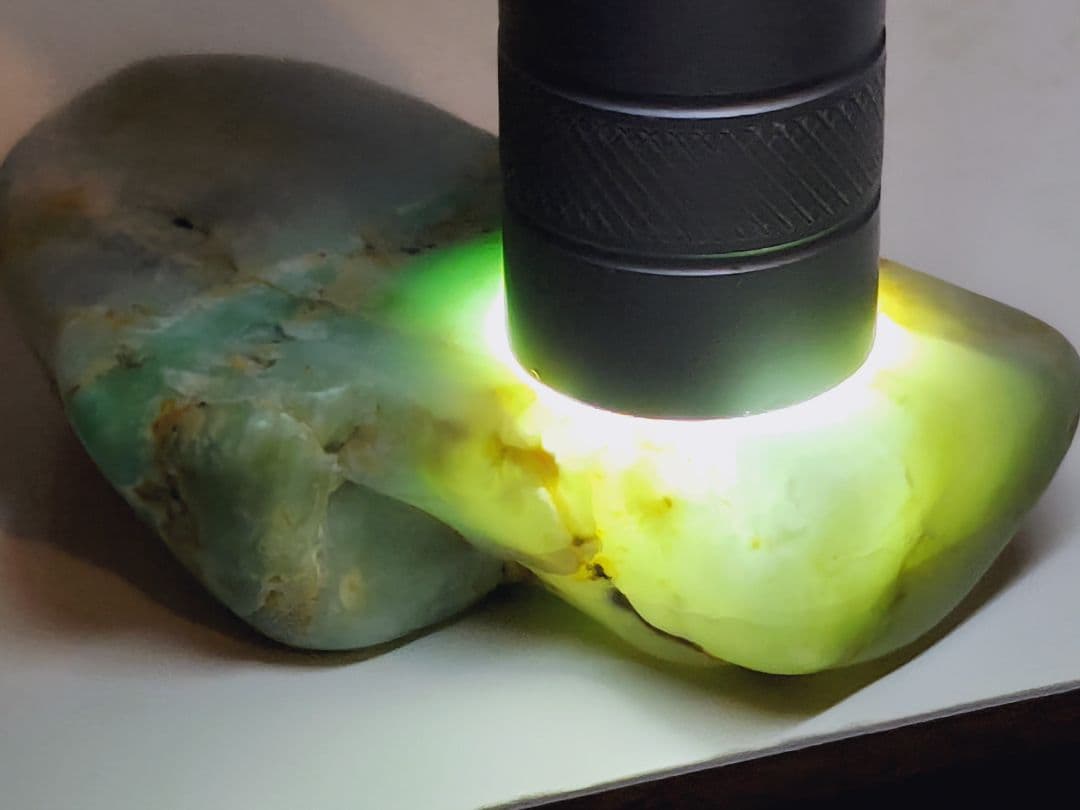 白緑 78g 翡翠 ヒスイ 原石 鑑賞石 自然石 誕生石 鉱物 鉱石 水石