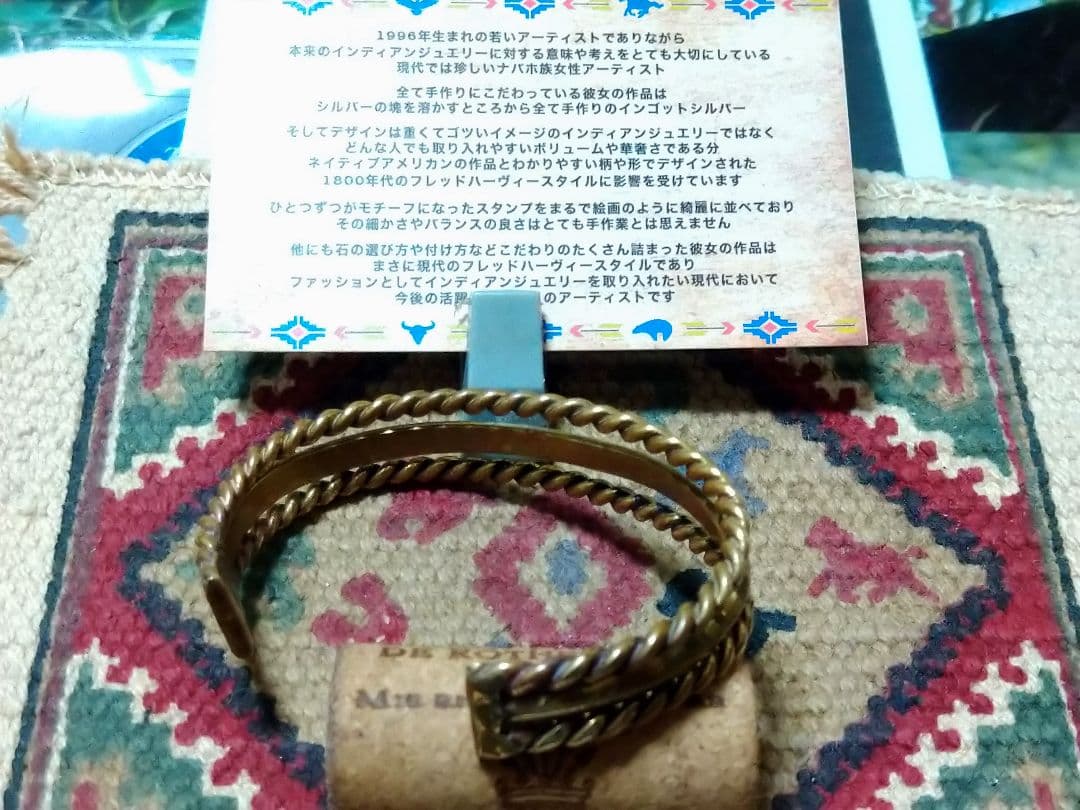 エリッカニコラスビゲイ 真鍮ツイストデザインバングル - メルカリ