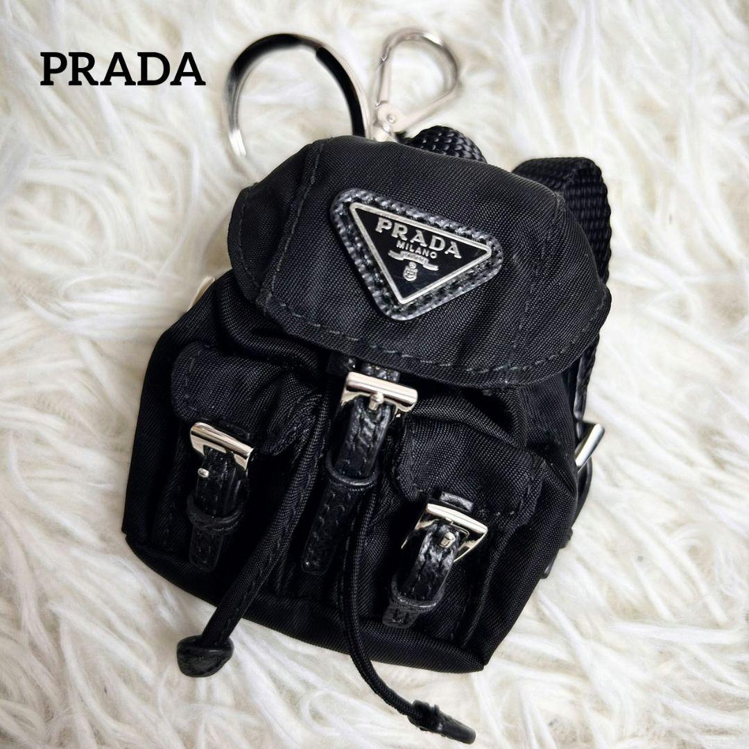 【極美品】PRADA リュック型 キーホルダー バッグチャーム 小物入れ 黒 極美品】PRADA リュック型 キーホルダー バッグチャーム 小物入れ 黒