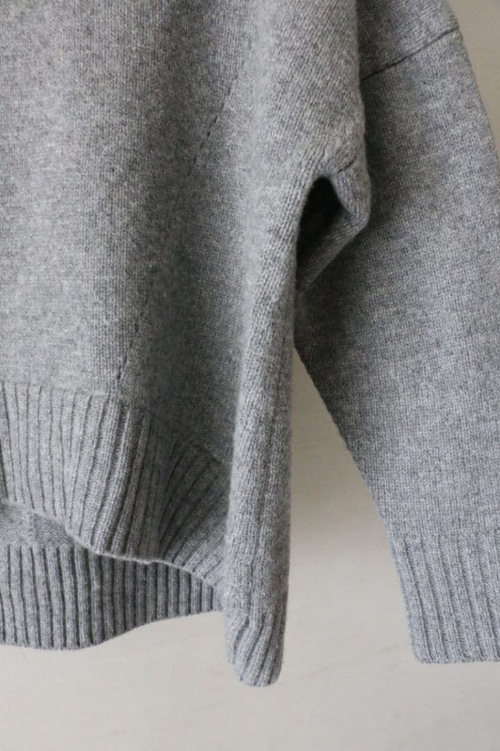 りこりこ様 CINOHオーバータートルニット