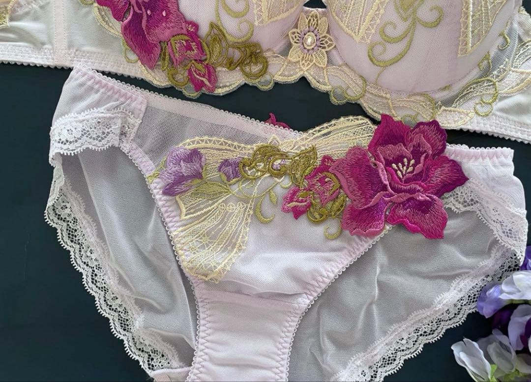 サルート D75/Lノーマル,Mソング オーラ 大女優 84G PU - メルカリ