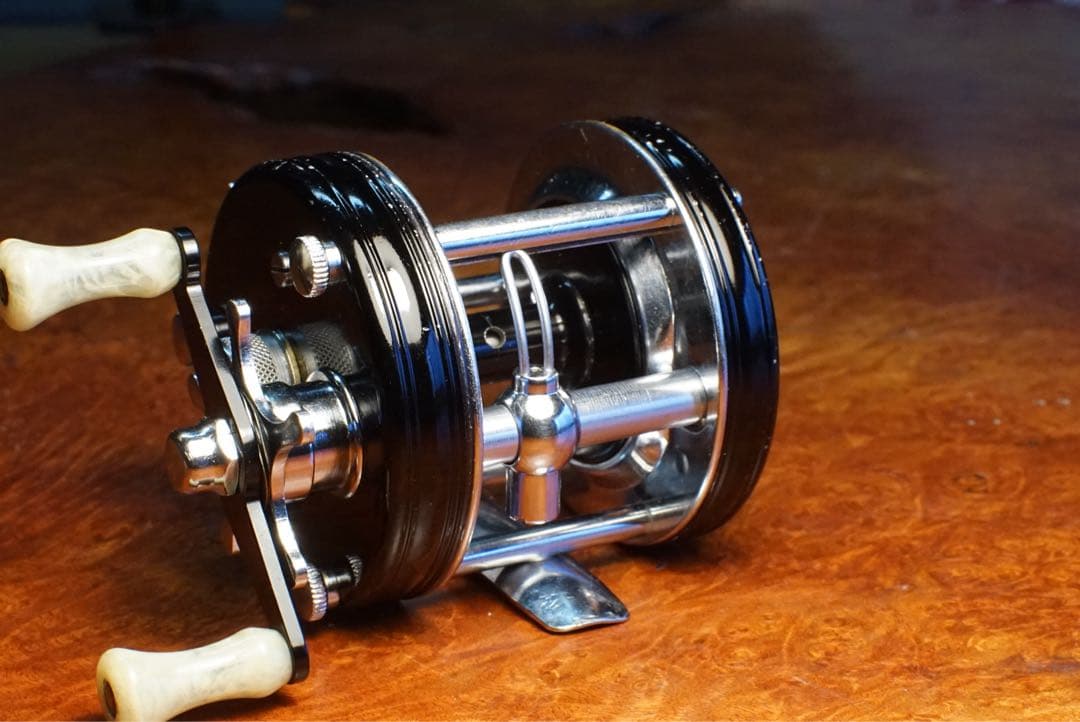 ABU アンバサダー 5000C 4スクリュー メンテ済 フレーム修正済 - メルカリ