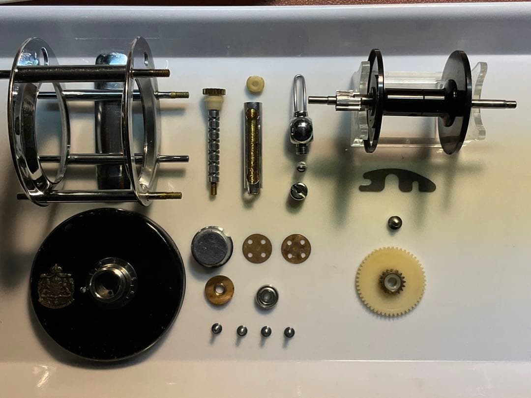 ABU アンバサダー 5000C 4スクリュー メンテ済 フレーム修正済 - メルカリ