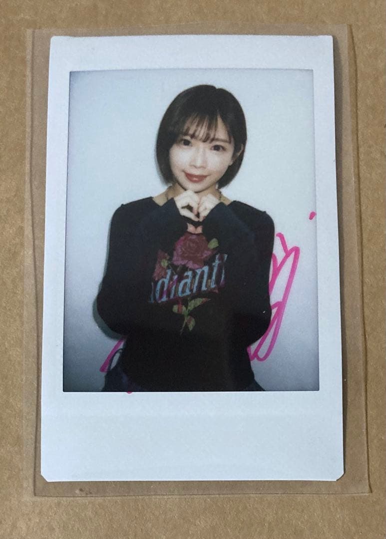 紗倉まな 直筆サイン入り チェキ - メルカリ