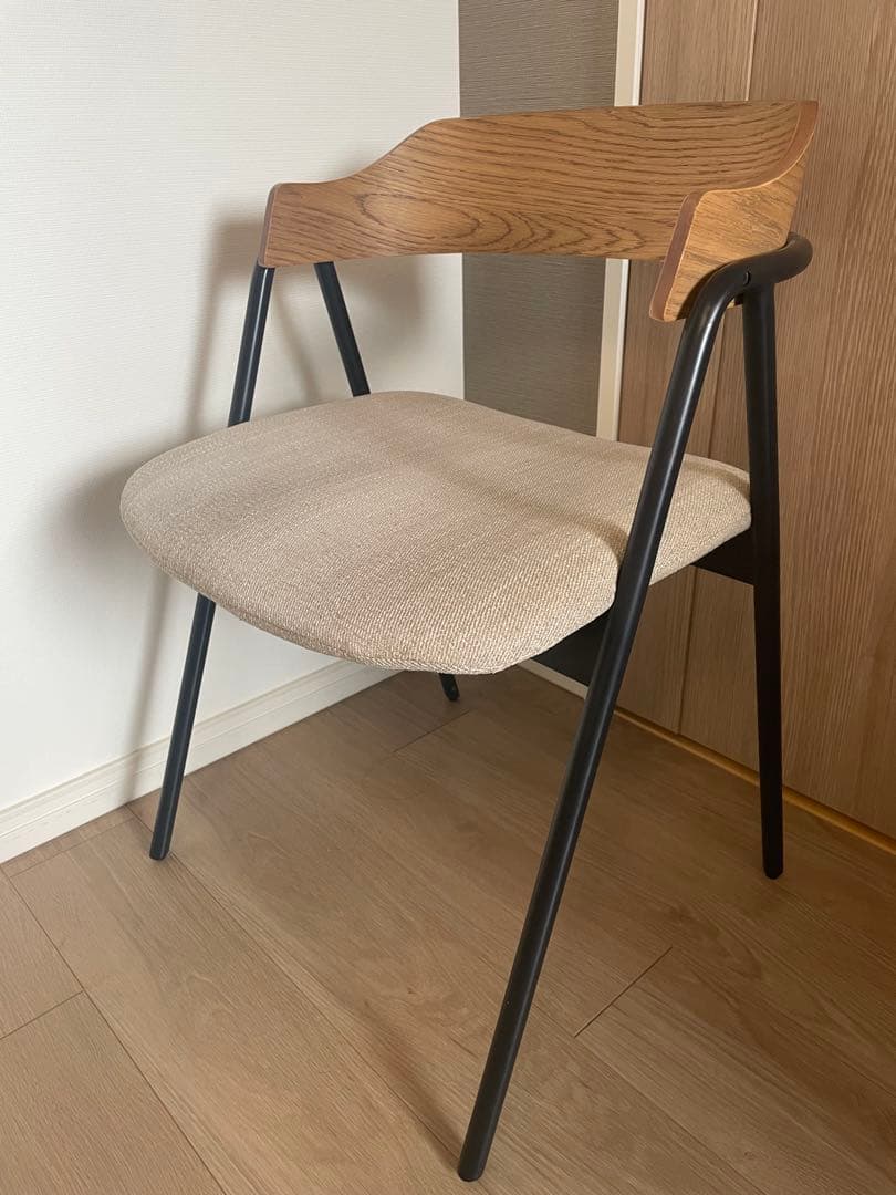 Unico elemt チェア　アイアン　ナチュラル unico(ウニコ)のELEMT(エレムト)シリーズのダイニングチェアー