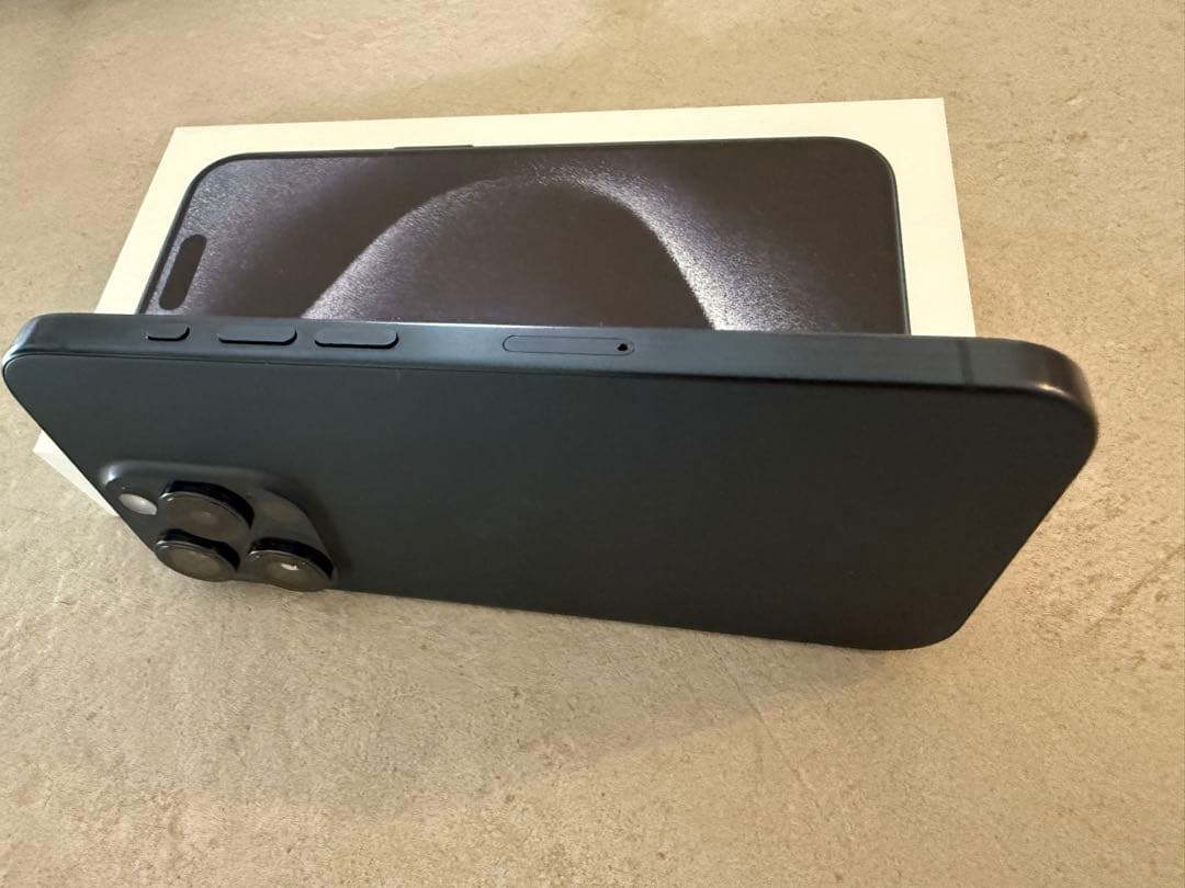 《美品》 iPhone15 Pro 512GB 本体 SIMフリー