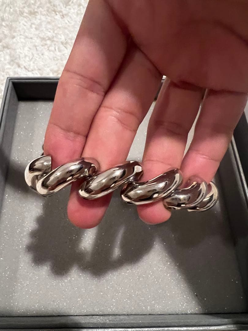 バレンシアガ ツイストネックレス3022I020009 - メルカリ