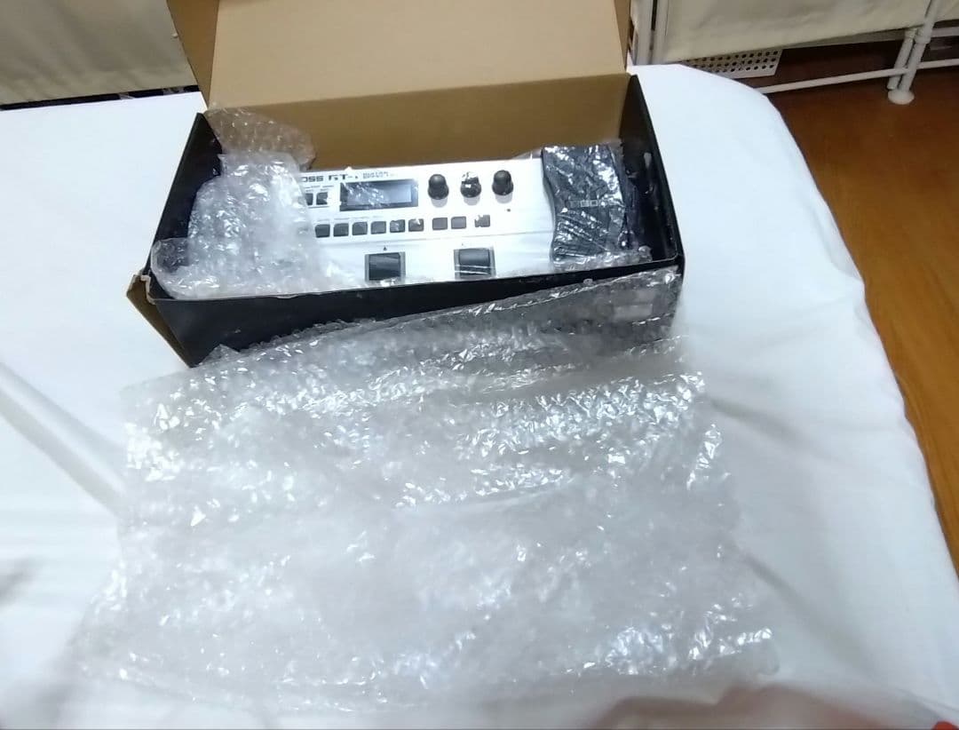 BOSS GT-1 W　ギターエフェクター